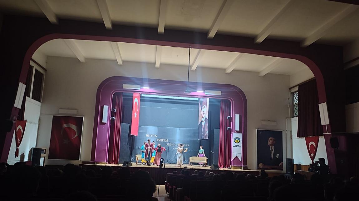 Ankara Atatürk Anadolu Lisesi' nin Sergilediği Tiyatro Oyununu İzledik